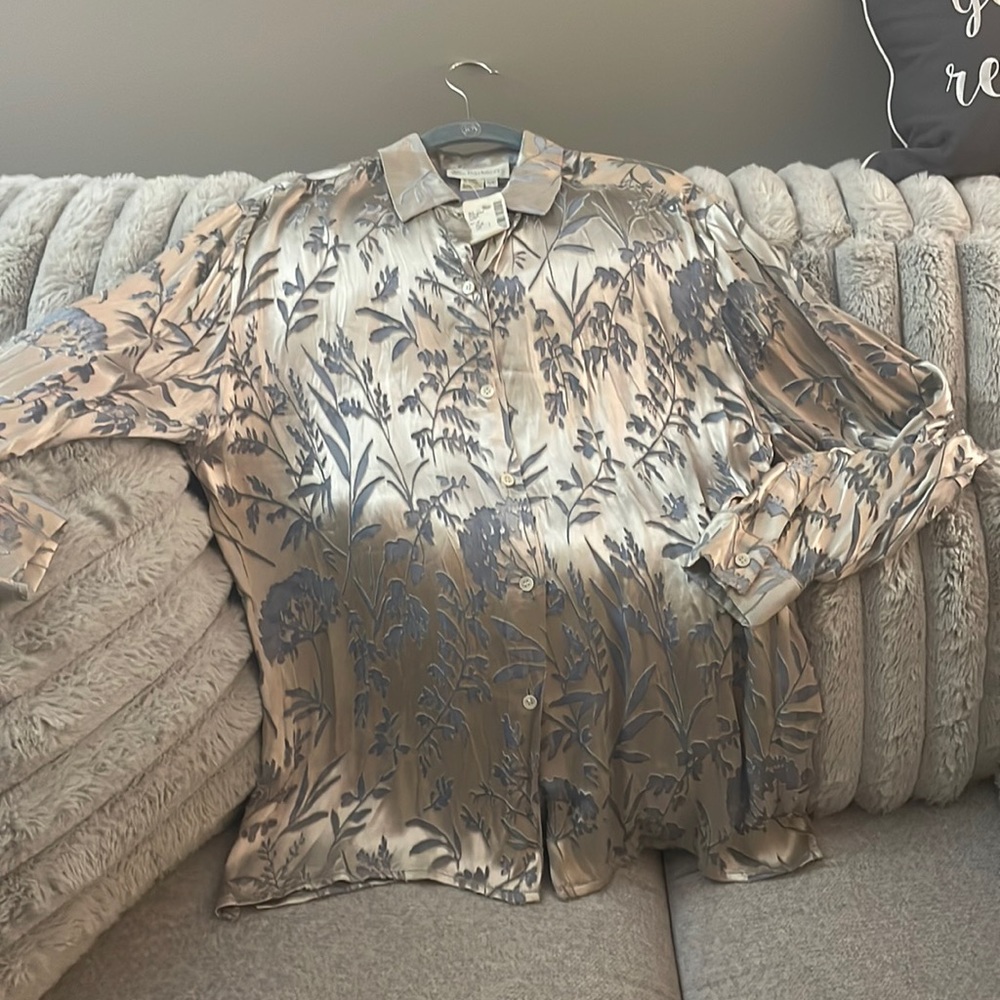 Burberrys Silver Silk Velvet Blouse Oversized Brand New Size Large /XLarge